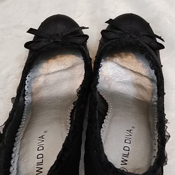 3/$15 Wild Diva Black Heels Pumps - Picture 5 of 12